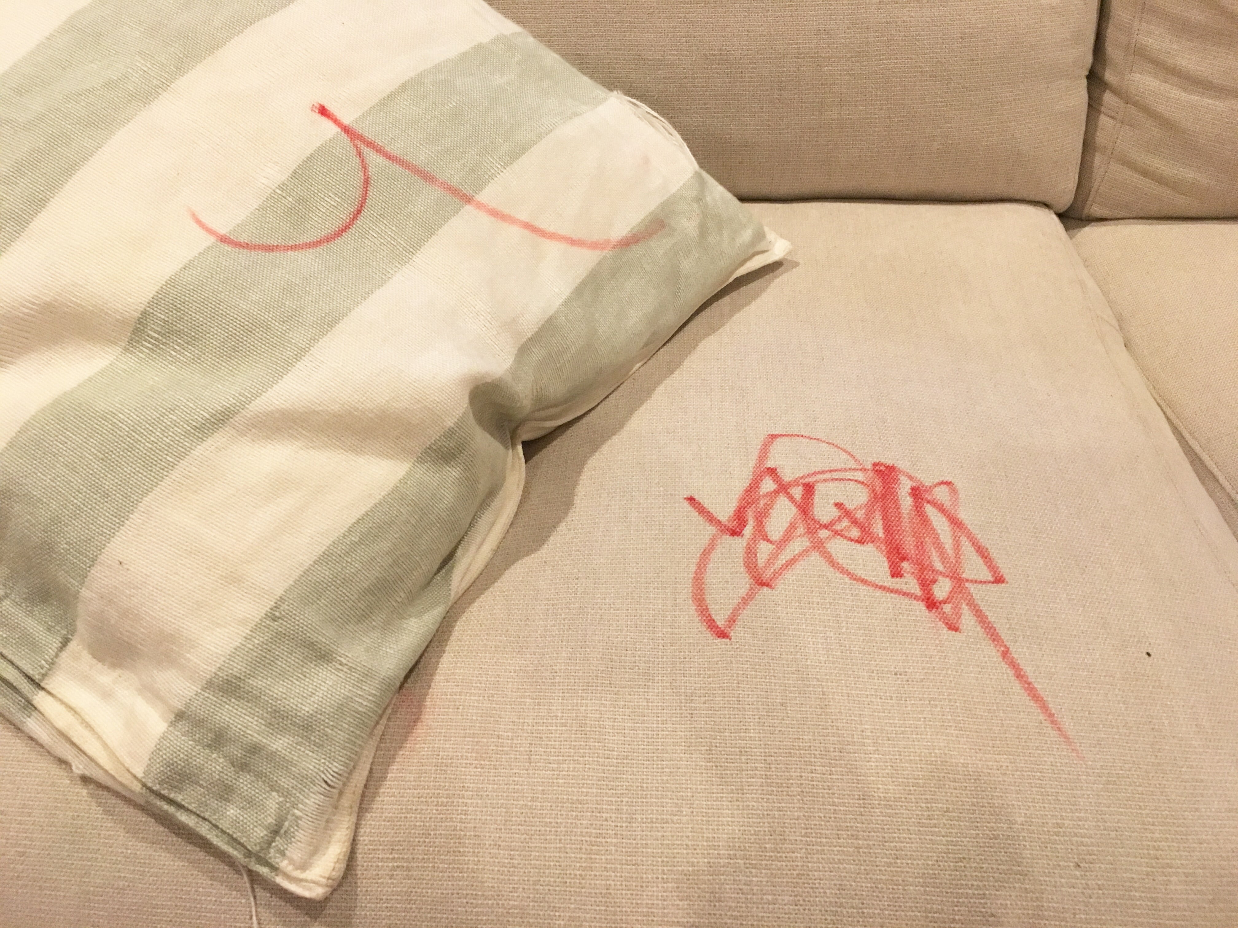 試してみました 油性ペンの落書き を目立たなくする方法とは ママスタセレクト