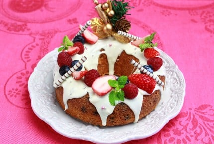 混ぜて焼くだけ!クリスマスリースのケーキ