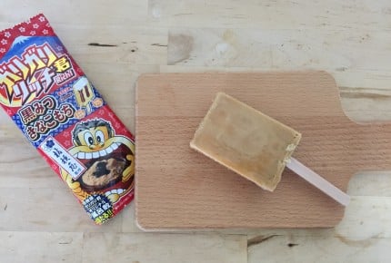 話題のガリガリ君「黒みつきなこもち」を食べてみた!