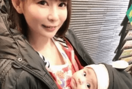 ” しょこたん”こと中川翔子さんがママに!?抱っこ紐姿を披露
