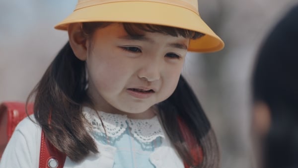 子どもの初登校 ママと娘の 不安 と 希望 が込められた動画に号泣必至 ママスタセレクト