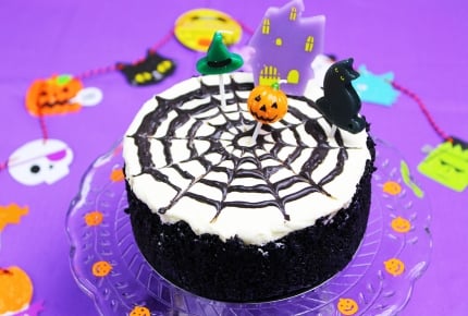 ハロウィンが盛り上がる！蜘蛛の巣のレアチーズケーキ