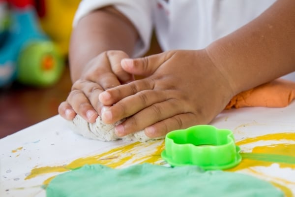 粘土を使っておままごと遊びが効果的 子どもの 3つの力 を伸ばす方法 ママスタセレクト