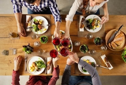 4人家族の食費にかかる月平均を解説! 節約のコツもお伝えします!