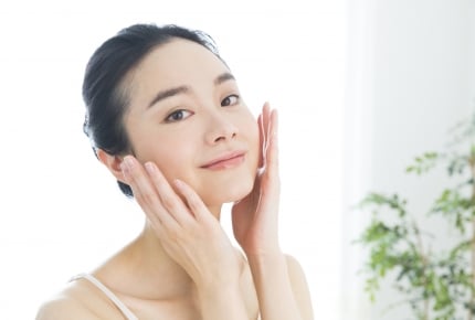 チョコレートを食べ過ぎると「ニキビ」ができるって本当!? 医師が語る「スキンケア」に関する正しい知識とは