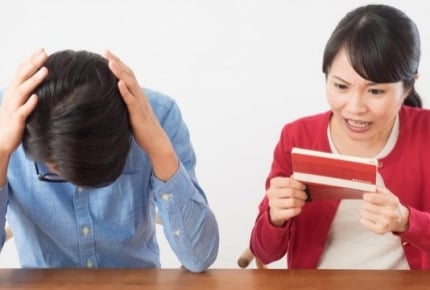 夫が子どもの「児童手当」や「お年玉」を使い込み…犯罪では?