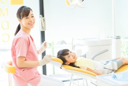 虫歯予防が期待できる!?子どもの歯に「シーラント」、メリットやデメリットは?