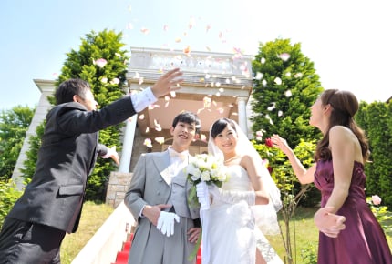 妊娠中の「知り合いの結婚式」出席する?欠席する?