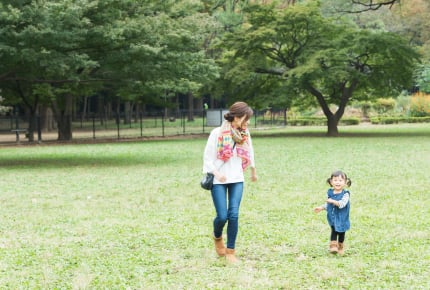 ママと家で過ごす未就学児は、何時頃に公園へ行くの?時間帯別の外遊びのメリットとは