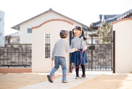 わが家で遊ぶのはOKなのにあの子の家はNG?「不公平感」にモヤモヤするママたちの解決法とは