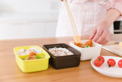 夕食の「おかず」を次の日のお弁当に入れるのはアリ?ナシ?ママたちの決断とは