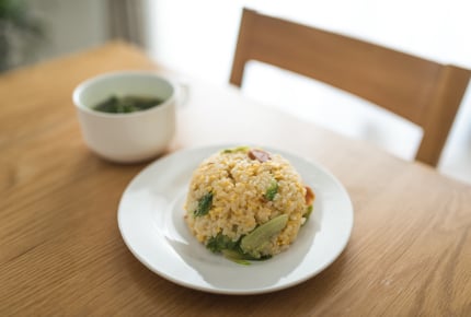 今日の夕飯はチャーハンと汁物。あなたの旦那さんは文句を言わず食べる?