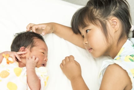 久しぶりの妊娠!歳の離れた子どもたちの育児が不安なママに贈る”歳の差きょうだい”のいる生活