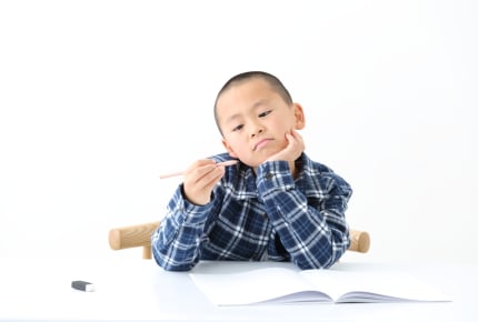 何度言っても宿題をやろうとしない子ども……自らやるようになる方法とは?