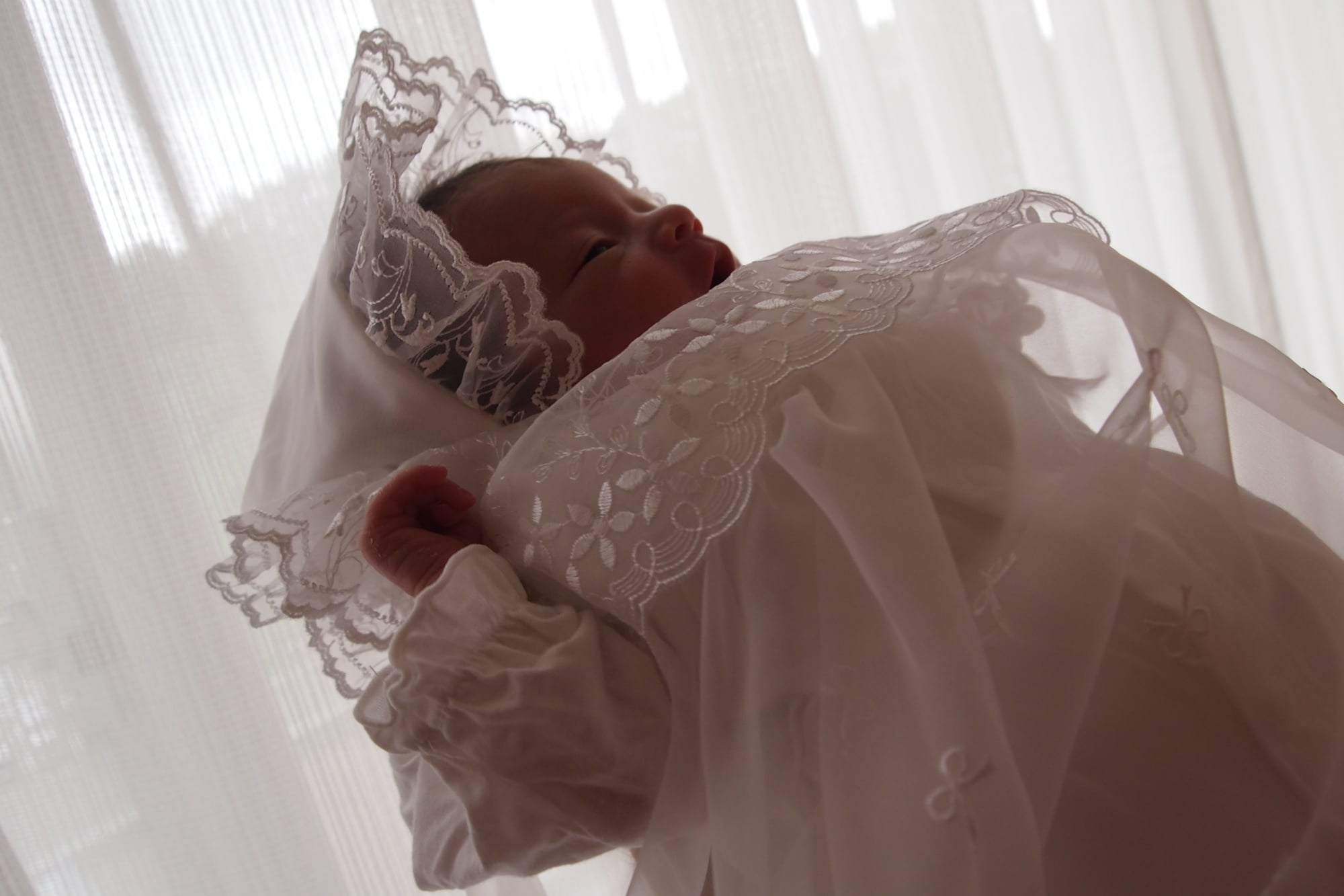 出産後の退院 赤ちゃんはじめての外出に セレモニードレス って着せた ママスタセレクト