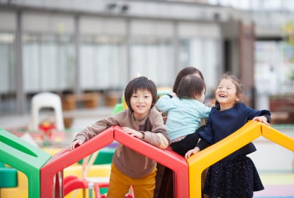 ママ友トラブルが心配……ルールを守らない子を親の前で注意するべき?ママたちの答えは