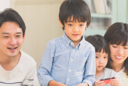 「ゲーム機がないと仲間に入れないから買って!」と子どもに言われたママが考えたこと