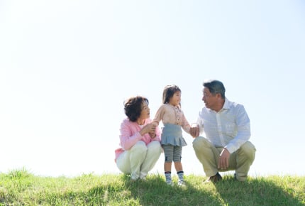 子育て中のパパ・ママの85%が「祖父母に子育てを助けてもらっている」祖父母の70%は「長時間の預かりは疲れる」と”孫バテ”な本音も