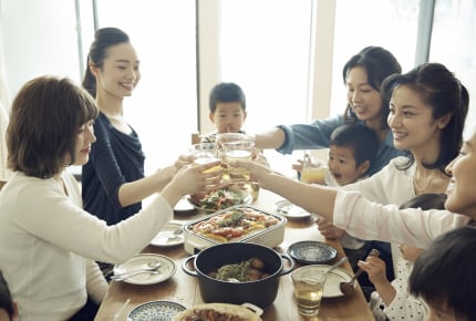 「手ぶらで来てね」と言われて、本当に手ぶらで行っていいの?ママたちが悩む「手土産問題」とは