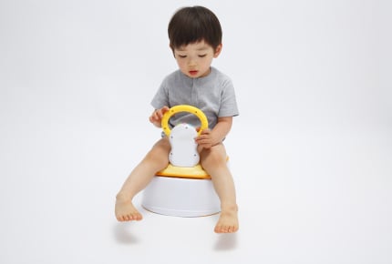 うんちだけおむつにしてしまう我が子。トイレでできるようになる3つの工夫とは?