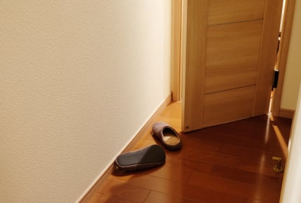 トイレのスリッパはどのくらいの頻度で洗っているの?洗濯するより買い替えるべき?