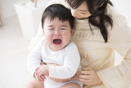 1歳半の子どもが”ひどい人見知り”で疲れた……。ママにできることは?