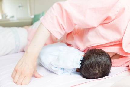 「母乳出てる?」「神経質すぎ」産後ママが言われたら猛烈にイライラする言葉は?