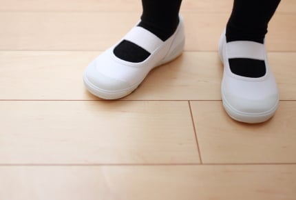 子どもたちの汚れた上履き、洗濯機で洗いますか?洗い方のコツは?
