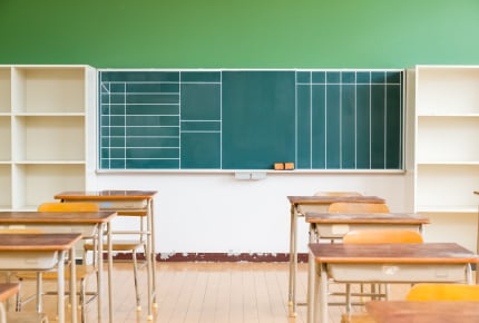 わが子の小学校で学級閉鎖!仕事を休めないママから「子どもを預かってほしい」と言われたらOKする?断る?