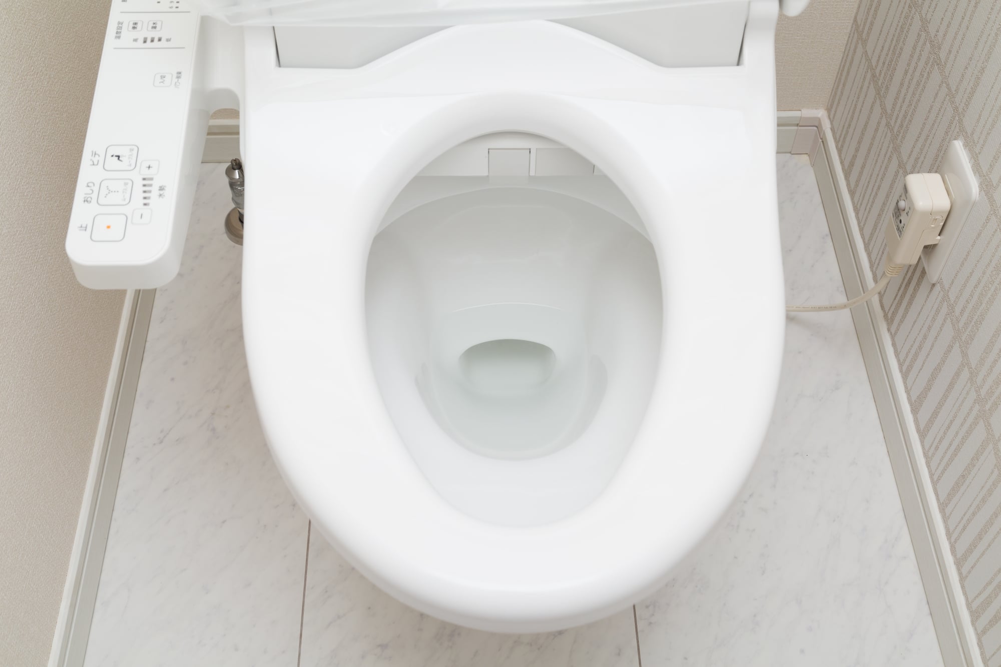 トイレの蓋をどのタイミングで閉めている？蓋を閉めないと25m飛ぶと判明した衝撃のアレとは……！？ ママスタセレクト