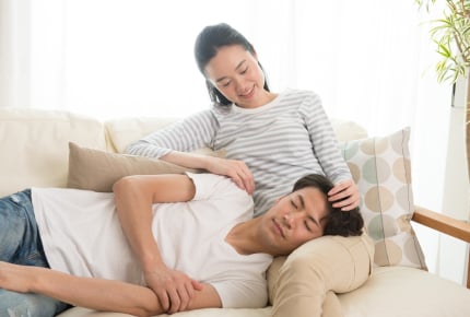 げっ!旦那さんがまさかの「赤ちゃん返り」。受け止める?拒絶する?ママたちの反応とは