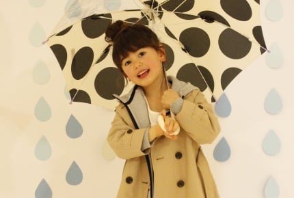 梅雨どきは子どもに何を着せる?人気スタイリストの提案する、ユニクロで選ぶ快適コーデ