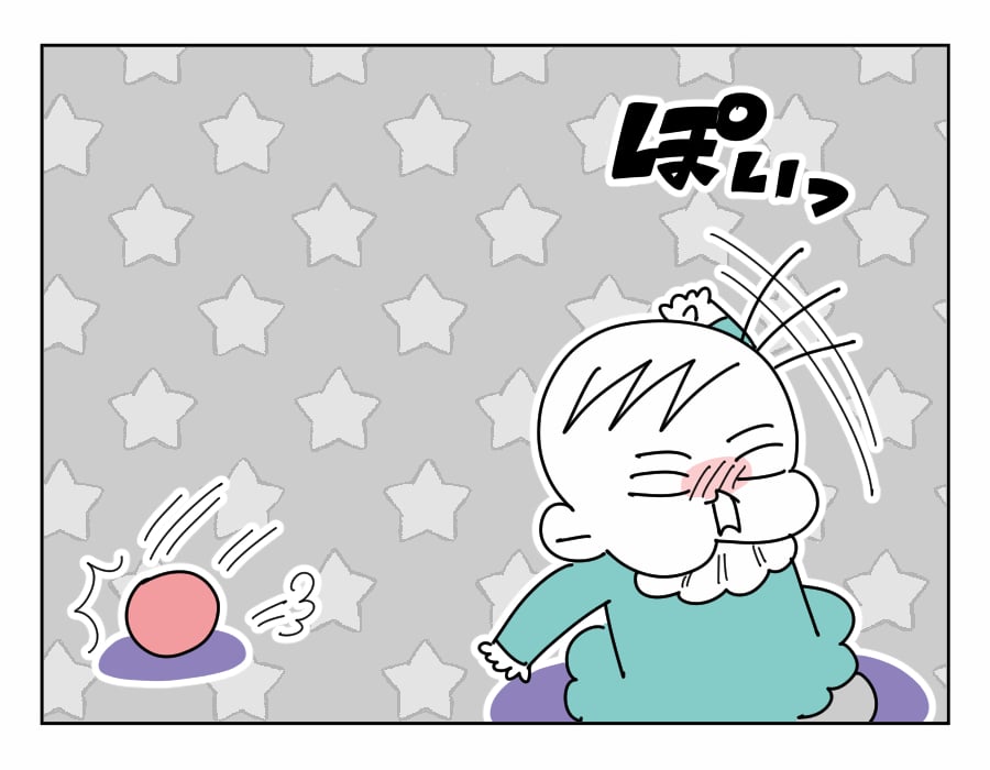イヤイヤ期のかわいい時期ボールに八つ当たり