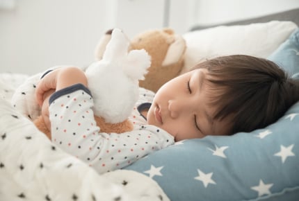 1人で寝られないうちの子は「幼い」ではなく……ママ友の意外な一言とは