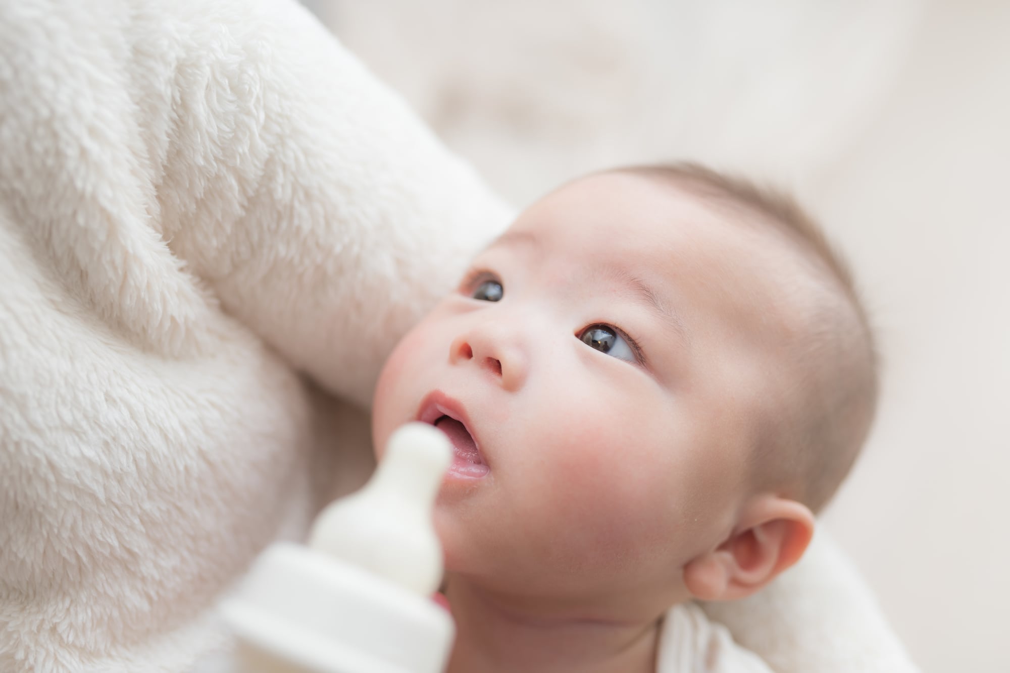 完母で育ててきた赤ちゃんが久しぶりのミルクと哺乳瓶を拒否 飲ませるための対策は ママスタセレクト