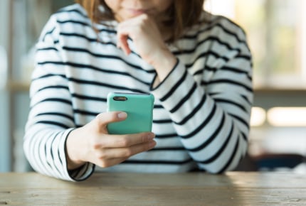 「旦那以外の男性と毎日LINEのやり取りをしています……」これって、問題あり?なし?
