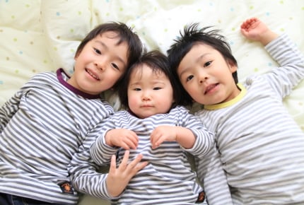 「きょうだいなのに似てないね」って言われたら?複雑なママと子どもの気持ち