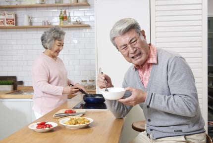 里帰り出産に実父が生活リズムが崩れることにイライラ……。この状況を改善するには?