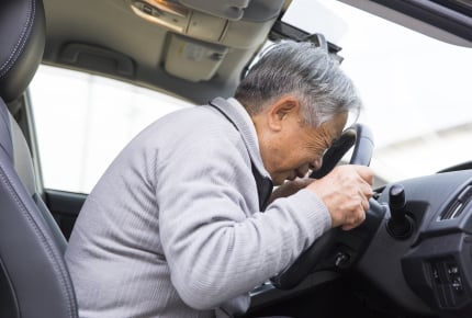どんな説得も響かない高齢ドライバー。義父に運転をやめさせるには