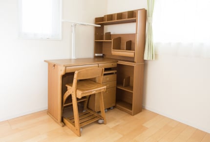子どもの学習机、いくらだった?買うときのポイントもママたちに聞きました!