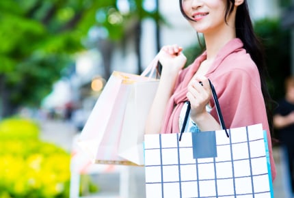 行事がある度に “良い”洋服を購入するママ友。「お金ない~」のじゃないの?
