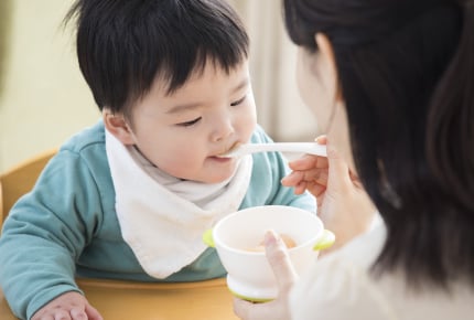 飲食店で赤ちゃんに離乳食をあげるのは、ありorなし?悩めるママに嬉しいサービスをしてくれるお店も!