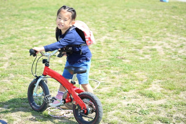 4歳の子どもには自転車 それともペダルなし二輪遊具 ママたちの回答とは ママスタセレクト