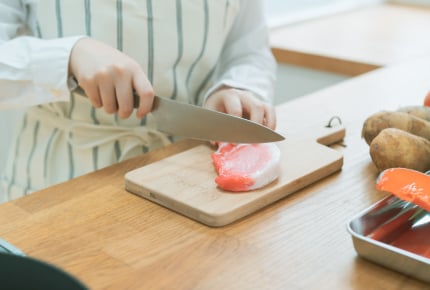 肉がついた調理器具を最初に洗ったらママ友にドン引きされた！「食中毒予防」みんなはどうしている？