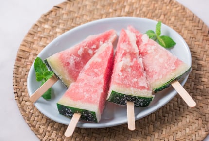たった2つの材料でカンタンに作れるスイカバー。体に嬉しい効果も!?