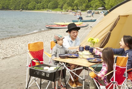夏のアウトドアイベントは、ユニクロでそろえるラクで涼しい夏コーデ