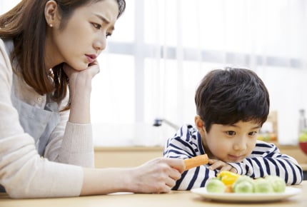 “白ご飯”しか食べない偏食の3歳児。成長への影響や対処法は？