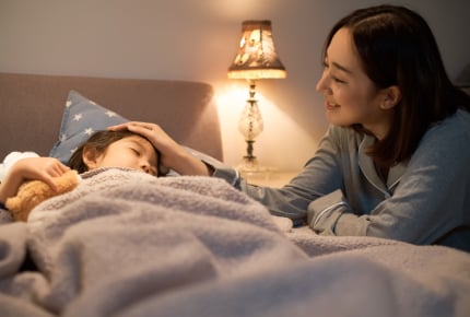 子どもを寝かしつけていて一緒に寝てしまう……帰宅する旦那さんを起きて待っていた方がいいの?