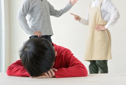 育児のせいで夫婦仲が悪化……。「子どもは疫病神」との声にママたちの辛口コメントが炸裂