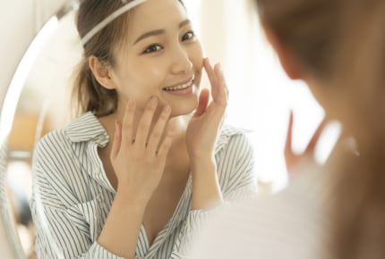 年齢よりも若々しくみられるためのポイントは?お肌や髪、顔つき……自然に若く見られるためは